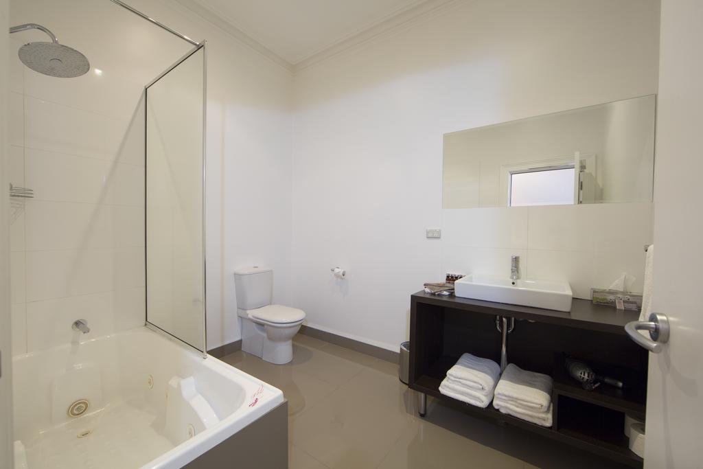 Ikon Hotel Берни Экстерьер фото