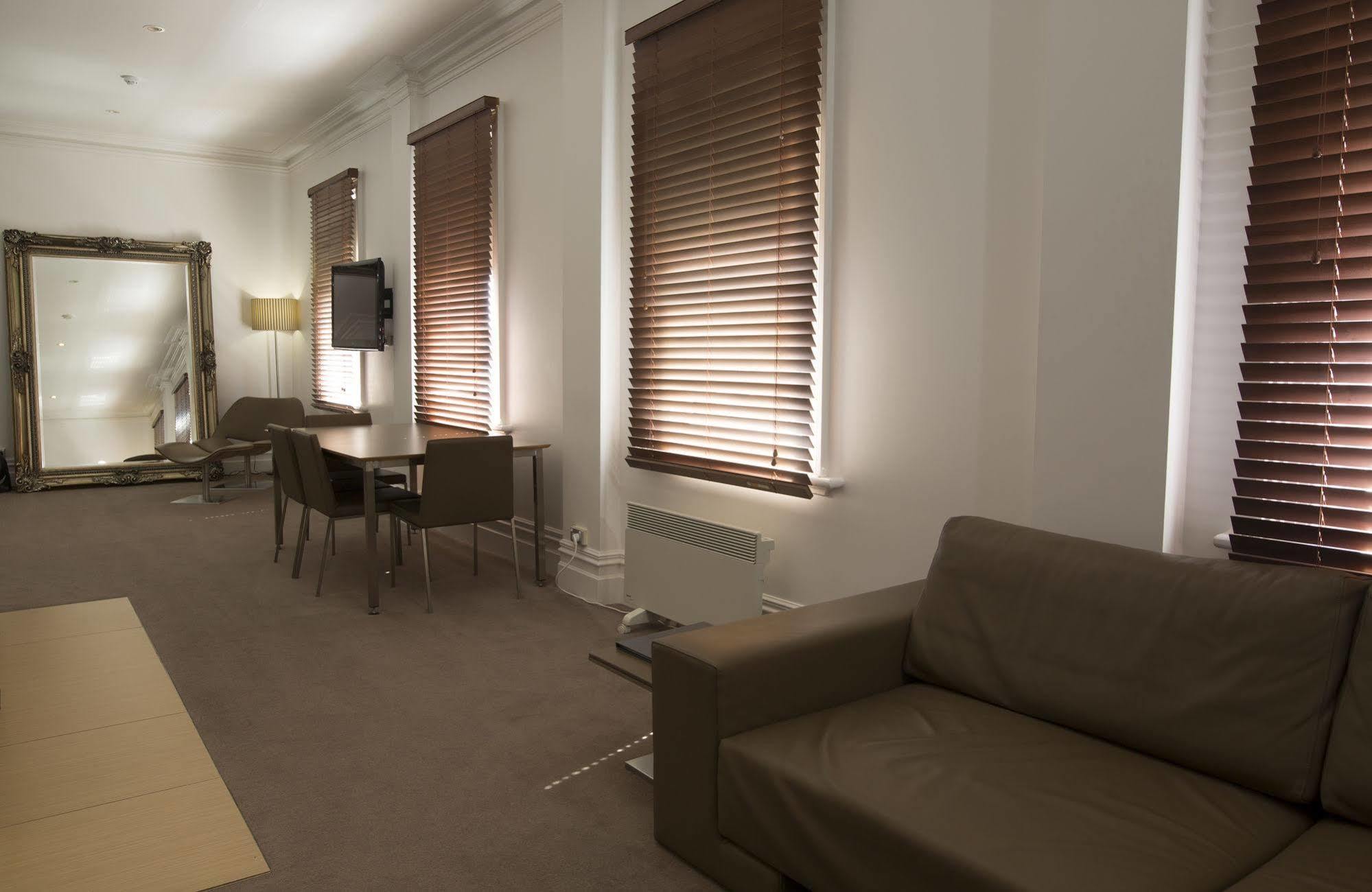 Ikon Hotel Берни Экстерьер фото
