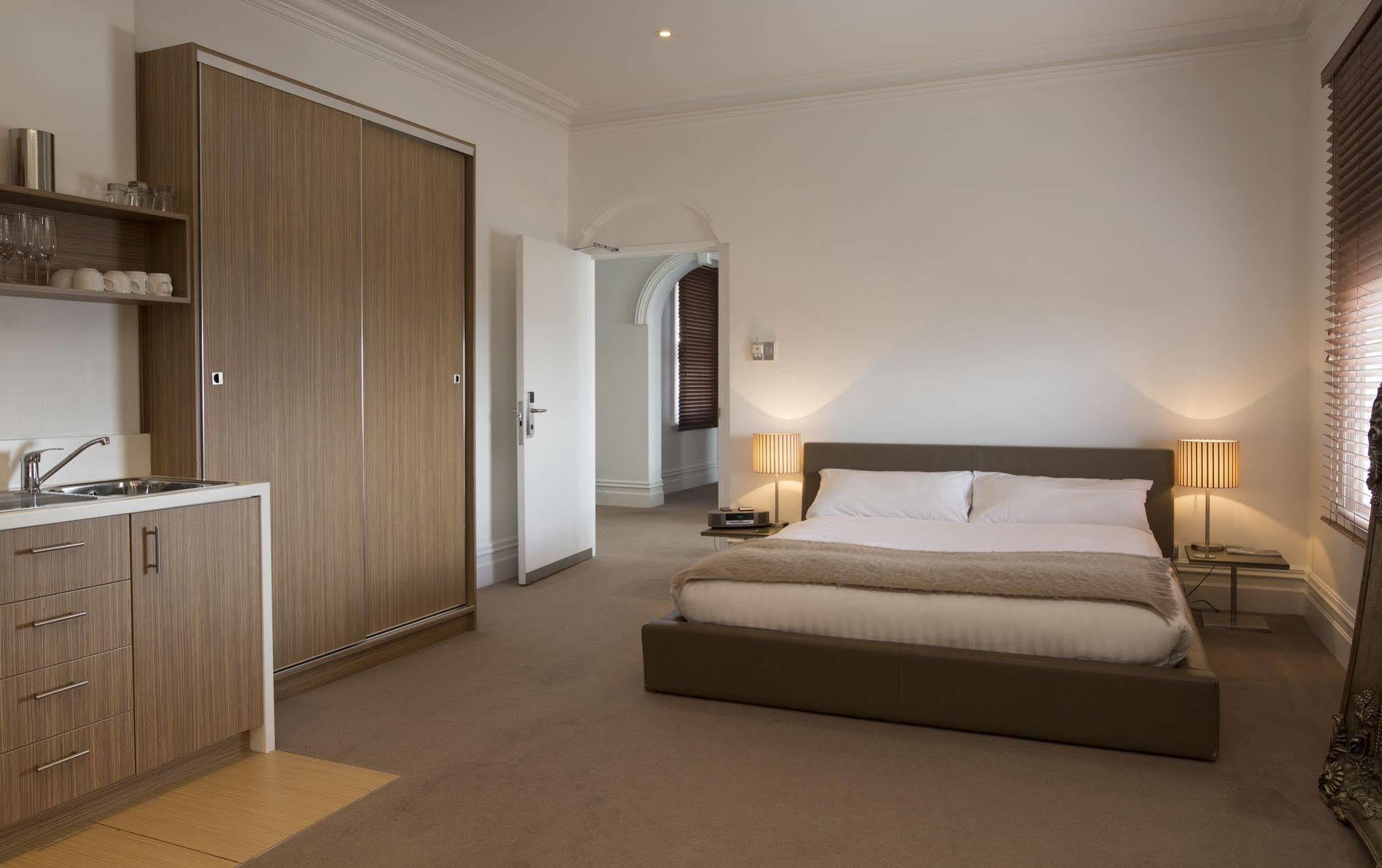 Ikon Hotel Берни Экстерьер фото