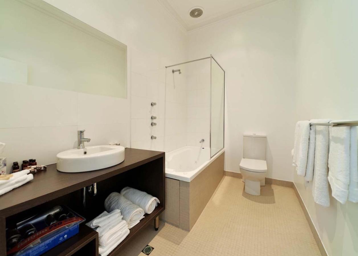 Ikon Hotel Берни Экстерьер фото
